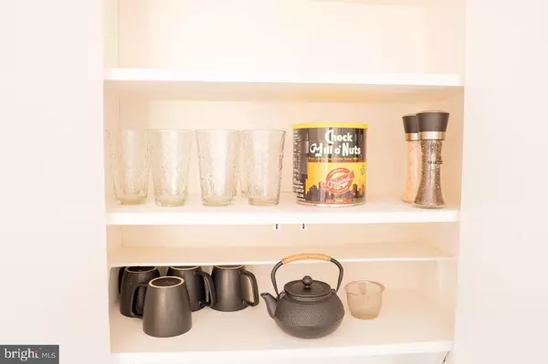 Arlington, VA 22202,1037 16TH ST S