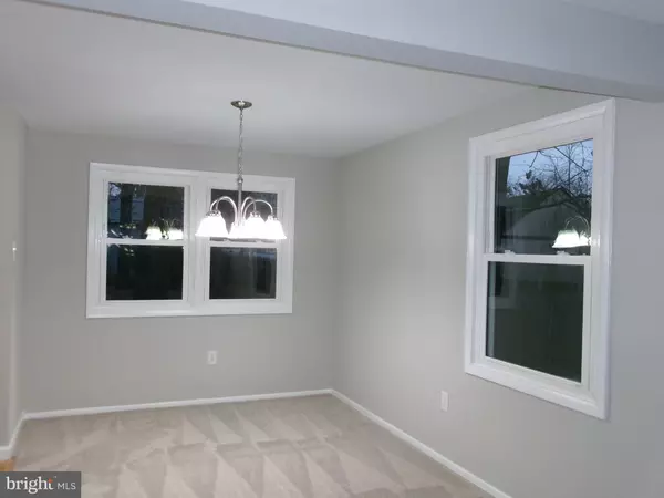 Williamstown, NJ 08094,323 WOODLAWN AVE