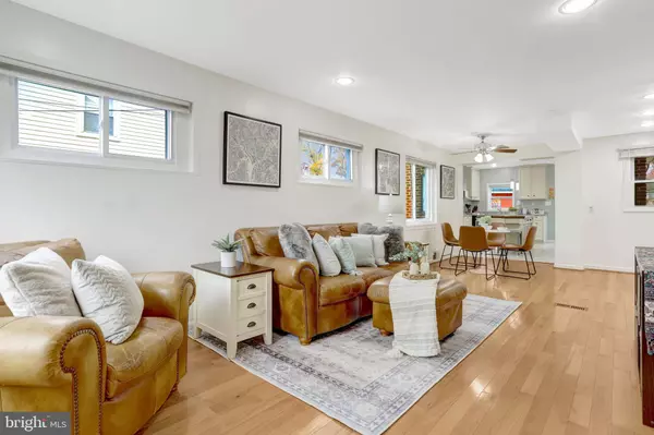 Alexandria, VA 22307,6828 KENYON DR