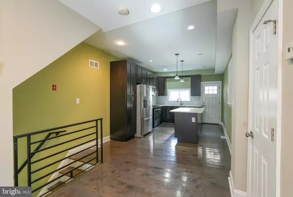 Philadelphia, PA 19145,2633 TASKER ST