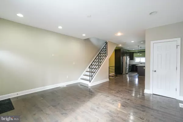 Philadelphia, PA 19145,2633 TASKER ST