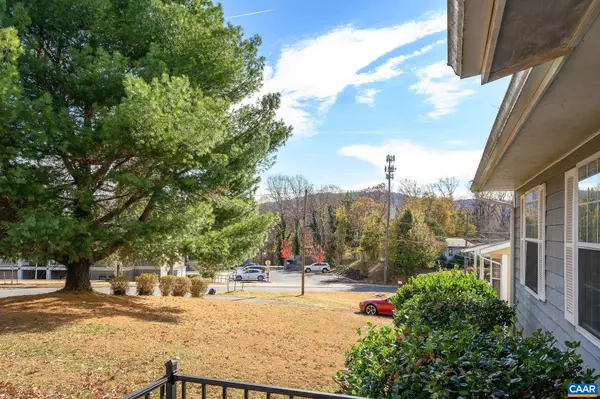 Charlottesville, VA 22902,202 HARTMANS MILL RD