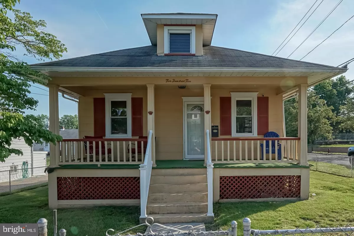 Maple Shade, NJ 08052,202 S CEDAR AVE