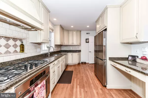 Arlington, VA 22207,3061 N OAKLAND ST N