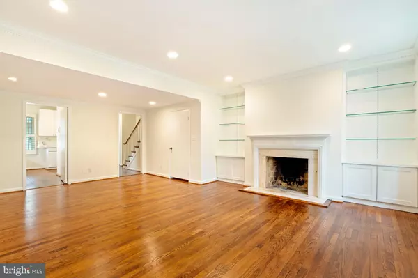 Chevy Chase, MD 20815,3533 HAMLET PL #506