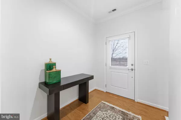 Chantilly, VA 20152,43911 EASTGATE VIEW DR