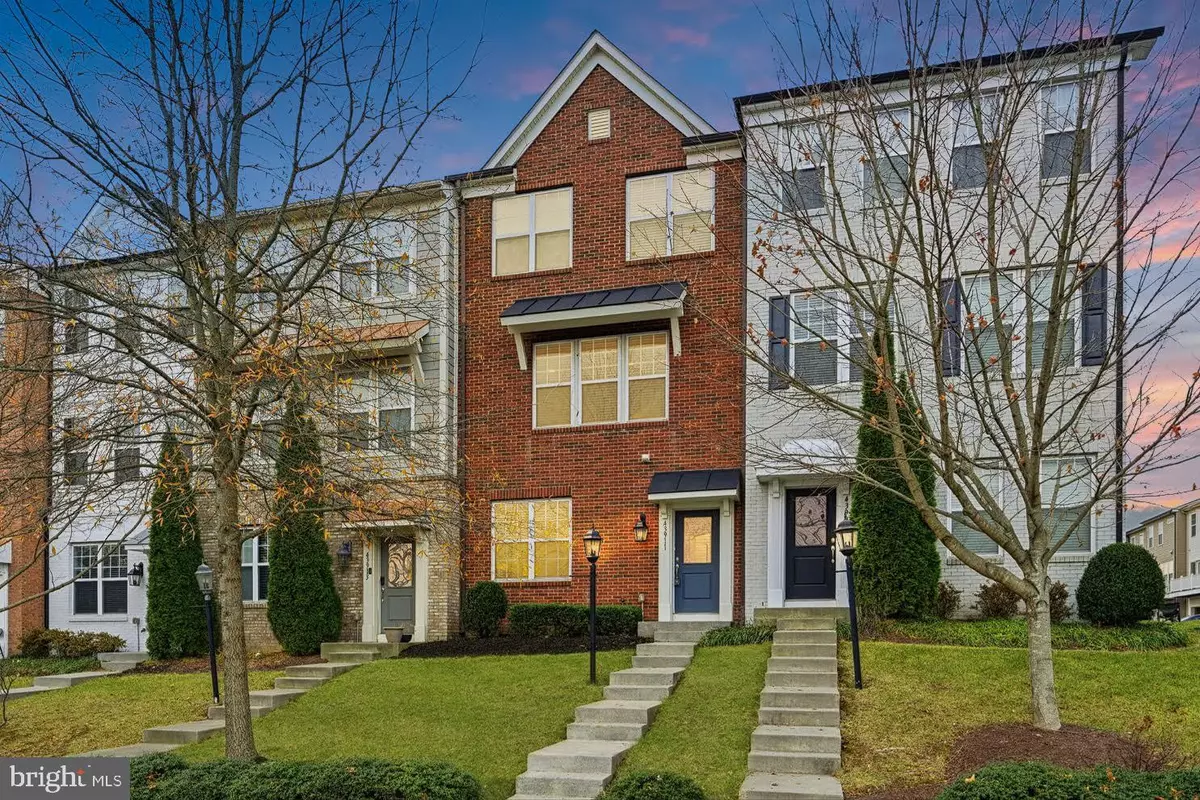 Chantilly, VA 20152,43911 EASTGATE VIEW DR