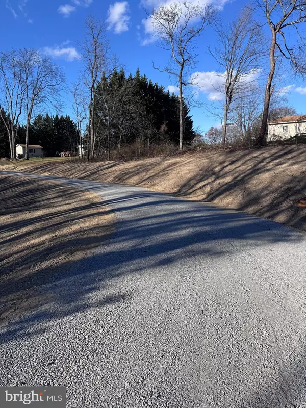 Berkeley Springs, WV 25411,YOUNG LN #9