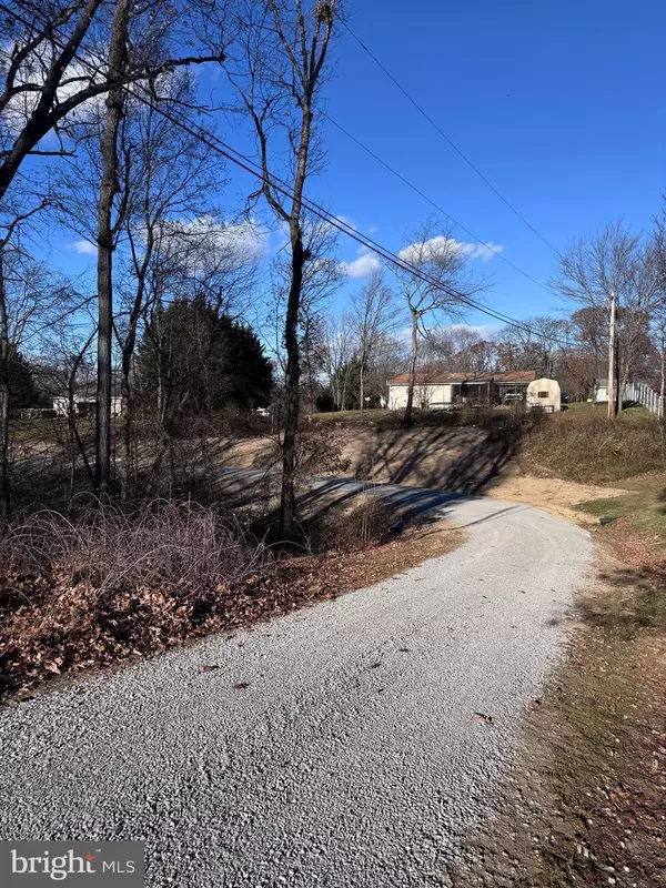 Berkeley Springs, WV 25411,YOUNG LN #9