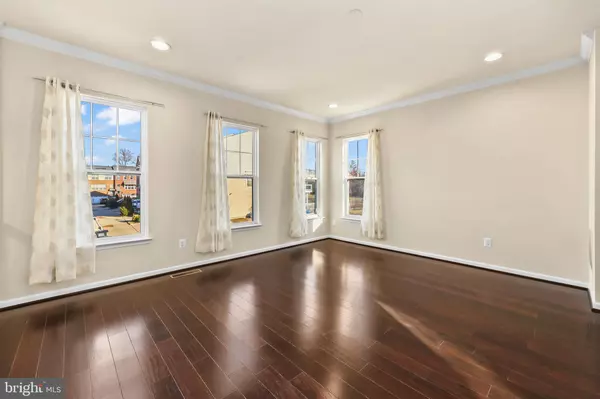 Chantilly, VA 20152,43362 WAYFARER SQ