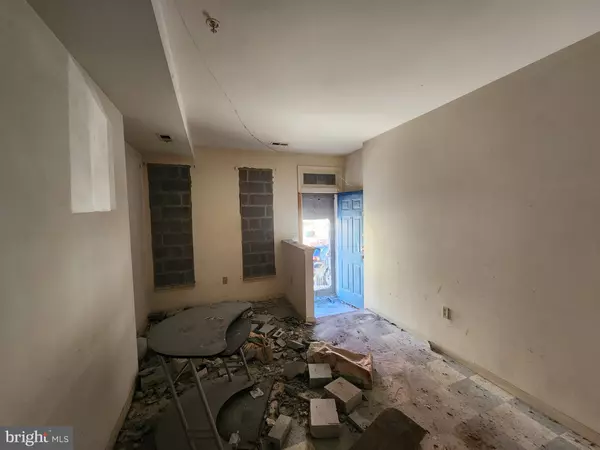 Baltimore, MD 21217,1319 MOSHER ST