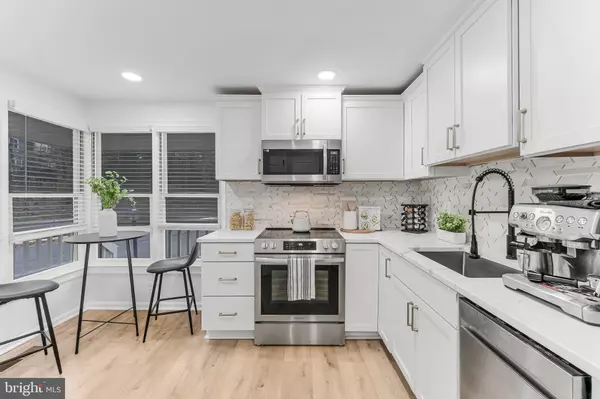 Reston, VA 20191,2180 WHISPERWOOD GLEN LN