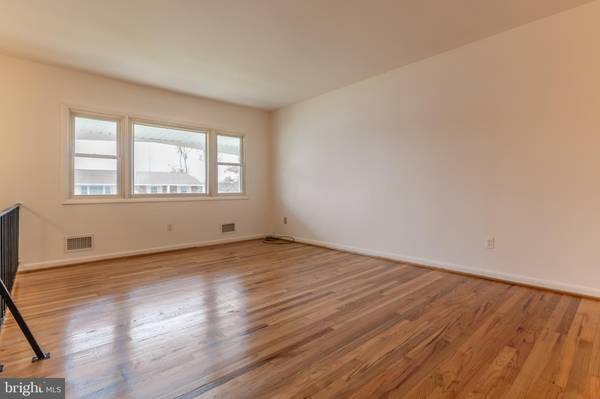 Glen Burnie, MD 21061,904 PLEASANTVILLE DR