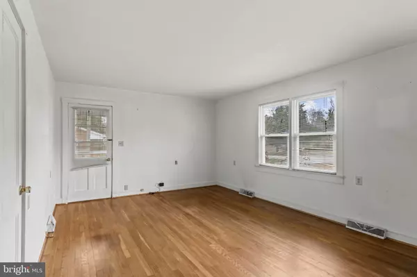 Louisa, VA 23093,8704 THREE NOTCH RD