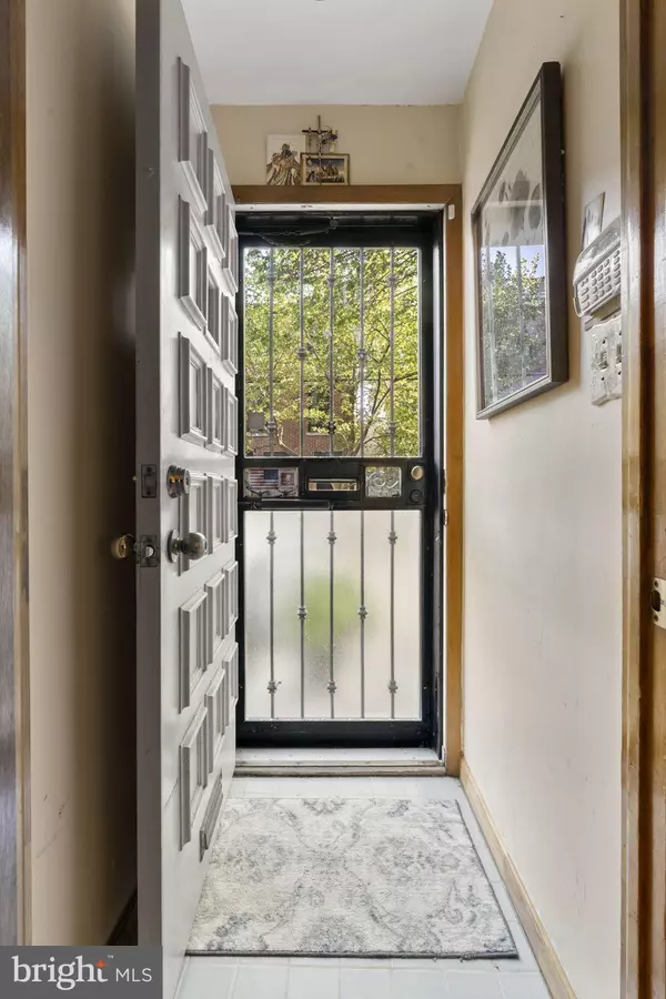 Philadelphia, PA 19147,607 CATHARINE ST