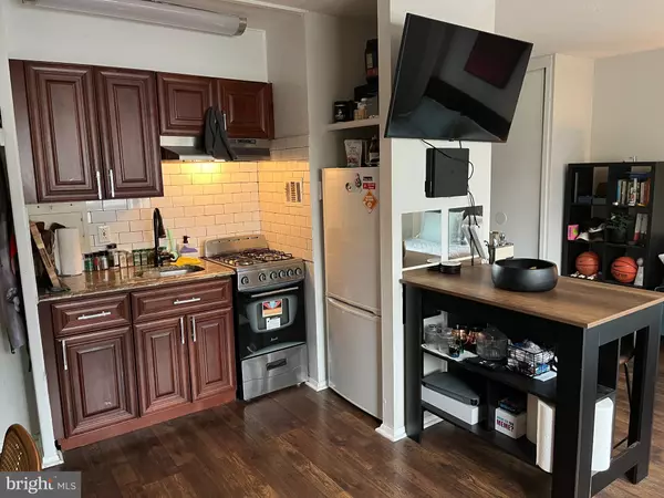 Philadelphia, PA 19103,2101-17 CHESTNUT ST #1706