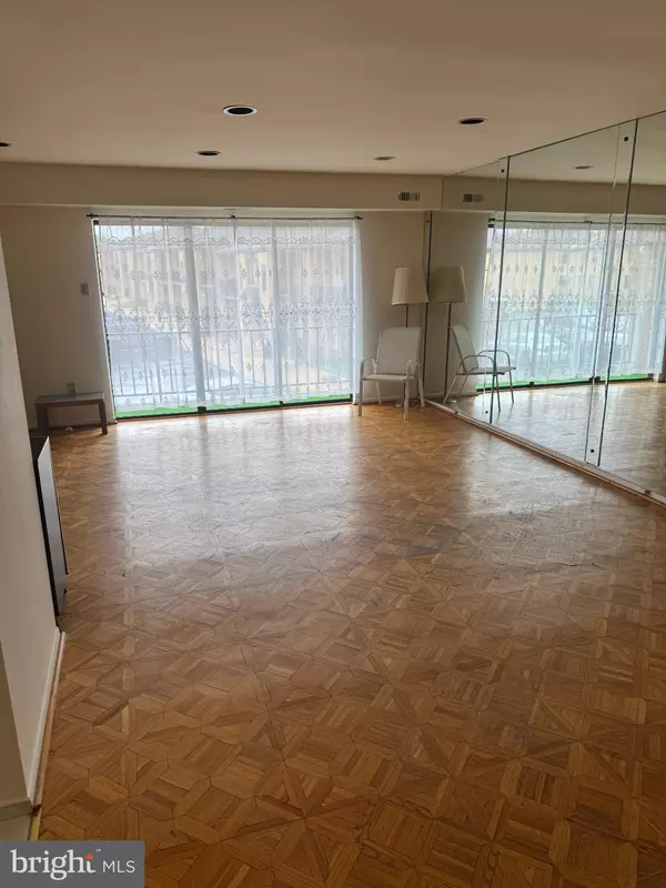 Philadelphia, PA 19115,9908-00 BUSTLETON AVE #D2