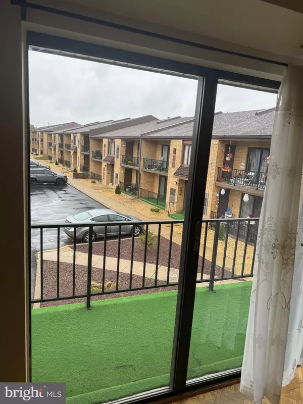 Philadelphia, PA 19115,9908-00 BUSTLETON AVE #D2