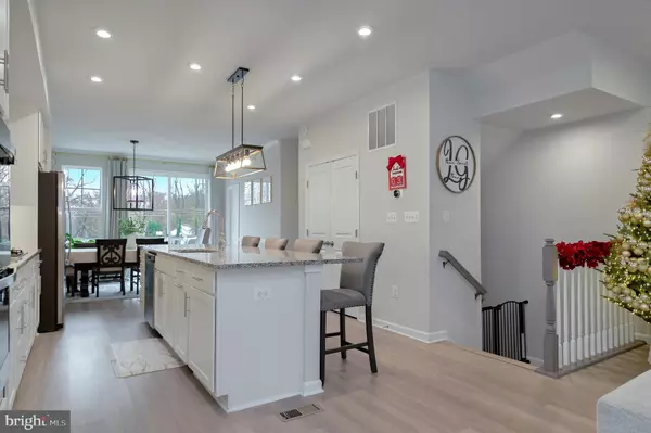 Triangle, VA 22172,18245 SUMMIT POINTE DR