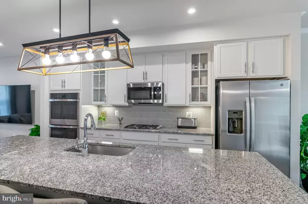 Triangle, VA 22172,18245 SUMMIT POINTE DR