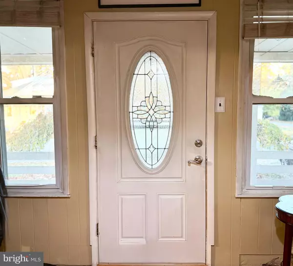 Hainesport, NJ 08036,4 PINE LN