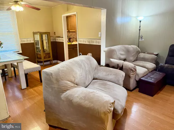 Hainesport, NJ 08036,4 PINE LN