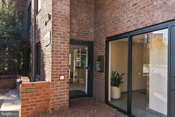 Washington, DC 20037,3 WASHINGTON CIR NW #206