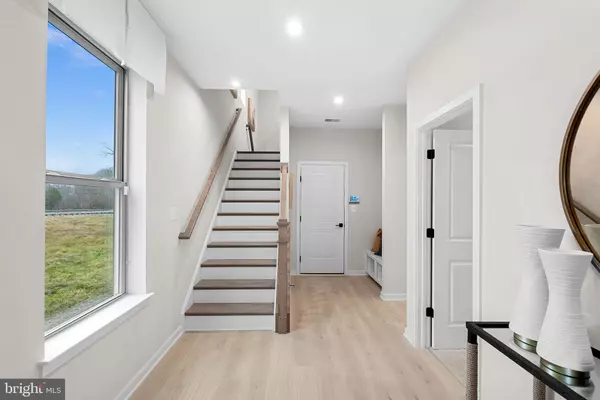 Ashburn, VA 20147,2460 MYSTIC MAROON TER