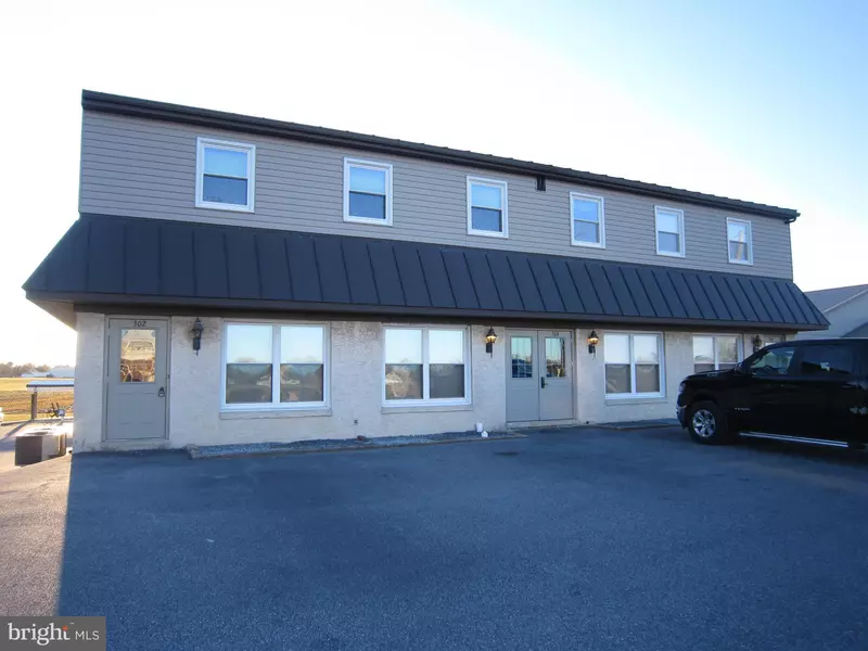 304 N HOOVER AVE #B, New Holland, PA 17557