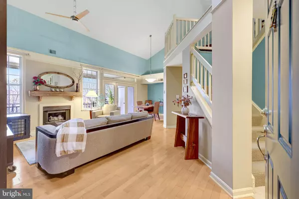 Reston, VA 20194,1334 GARDEN WALL CIR #E