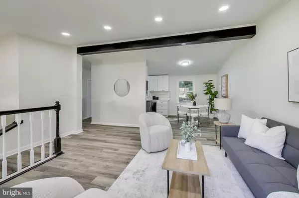 Triangle, VA 22172,18905 RED OAK LN