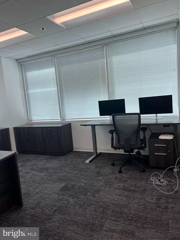 Conshohocken, PA 19428,200 BARR HARBOR DR #290