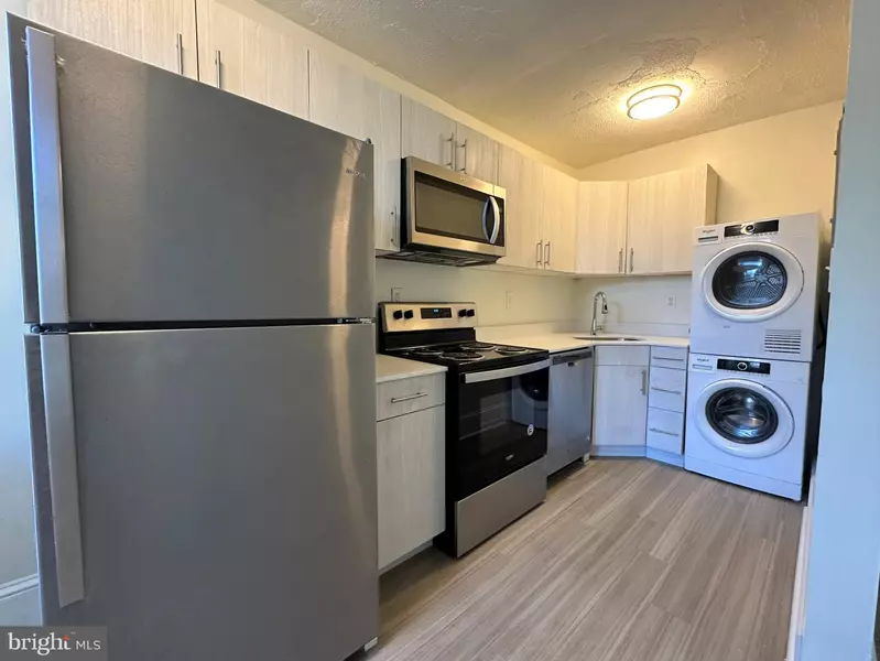 2809 W QUEEN LN #102, Philadelphia, PA 19129