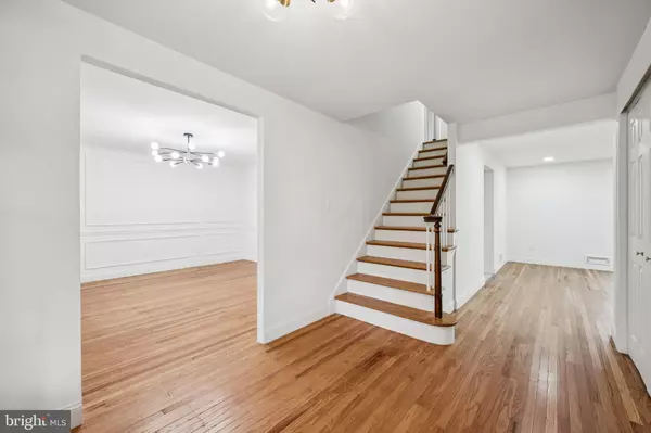 Cherry Hill, NJ 08034,109 OLD CARRIAGE RD