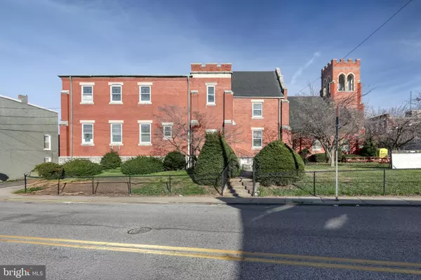 York, PA 17403,811 E MARKET ST