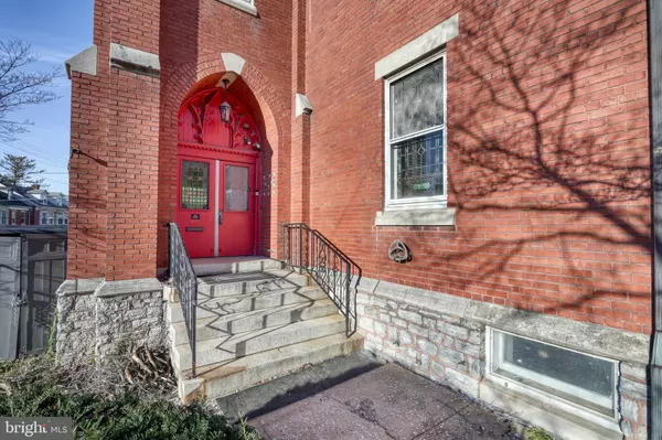 York, PA 17403,811 E MARKET ST