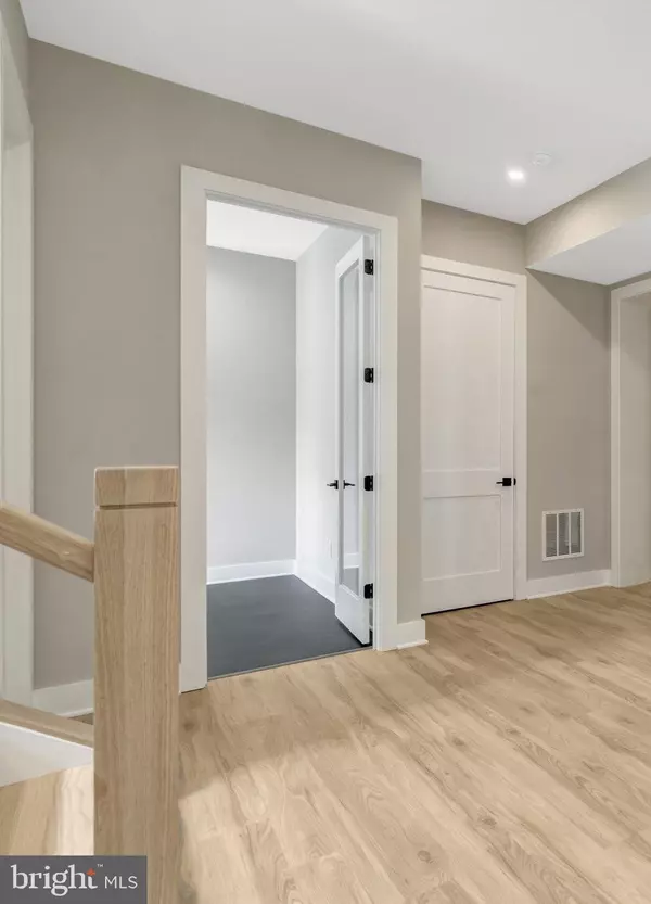 Mclean, VA 22101,7400 CHURCHILL RD