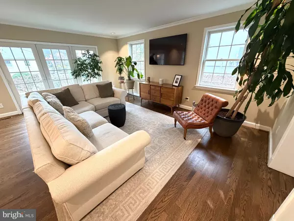 Bethesda, MD 20814,4318 LYNBROOK