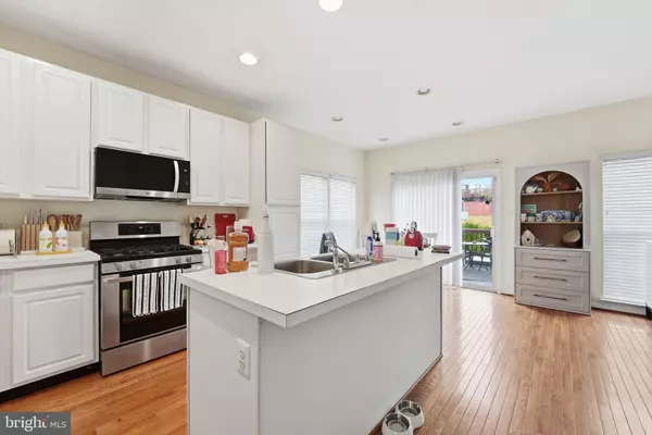 Woodbridge, VA 22192,12831 HUNTERBROOK DR