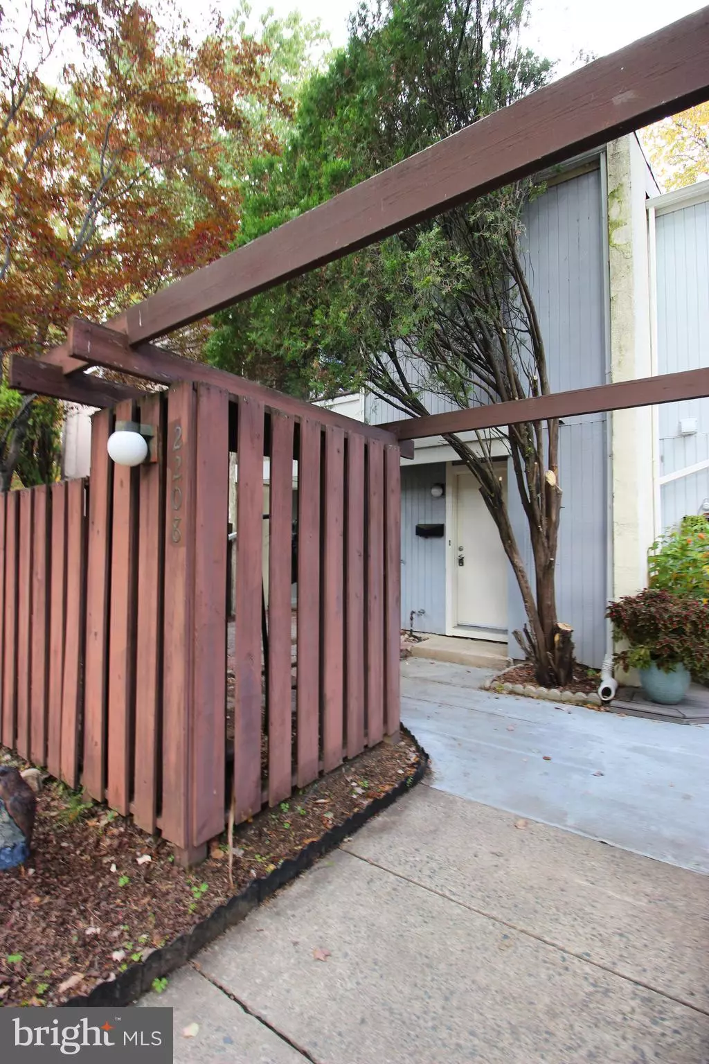 Reston, VA 20191,2208 SOUTHGATE SQ