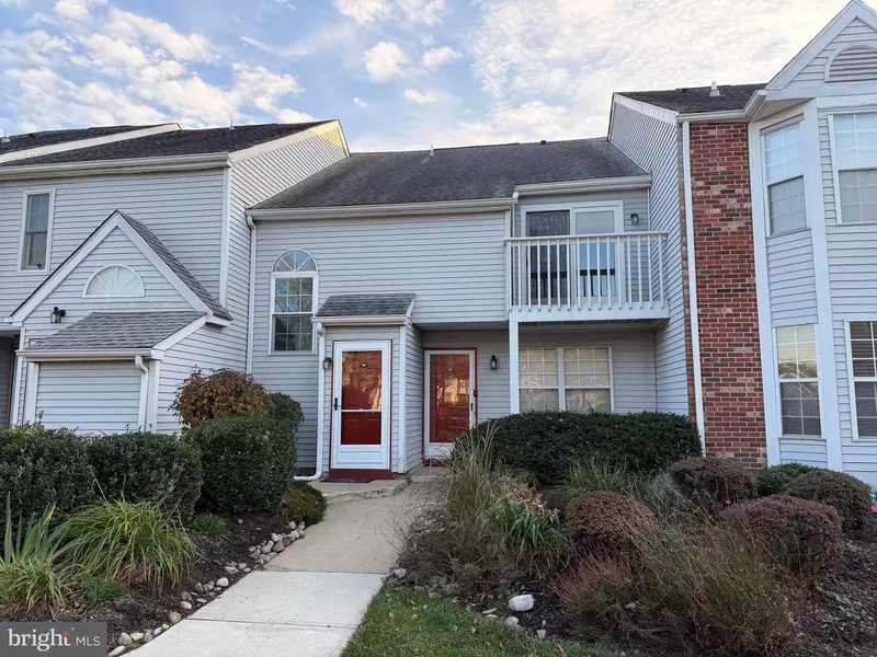 14 PINEWOOD DR, Hamilton, NJ 08690