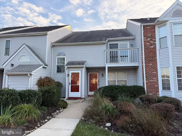 14 PINEWOOD DR, Hamilton, NJ 08690