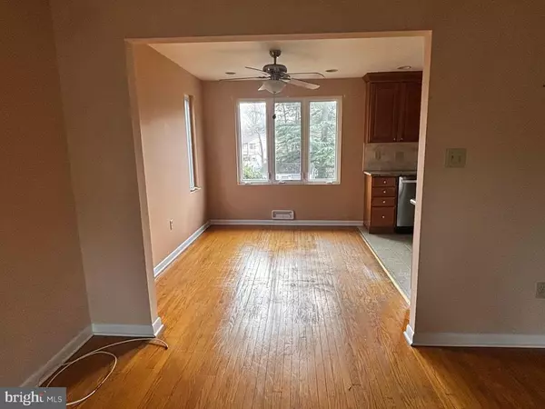 Stratford, NJ 08084,17 OAK DR