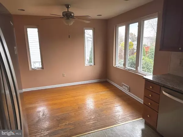 Stratford, NJ 08084,17 OAK DR