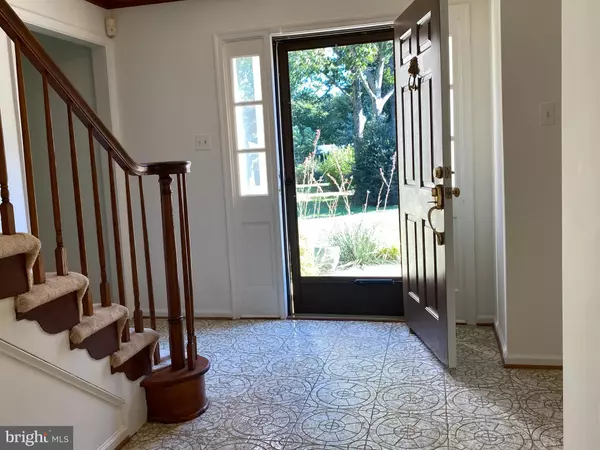 Mclean, VA 22101,6502 SUNNY HILL CT