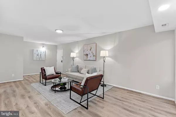 Reston, VA 20191,11808 BRETON CT #12C