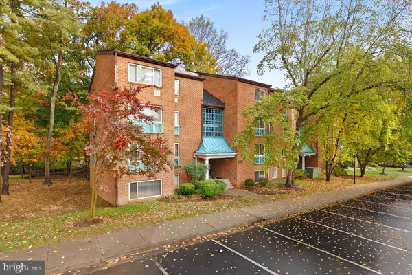 Reston, VA 20191,11808 BRETON CT #12C