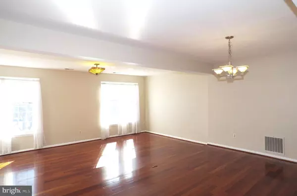 Annandale, VA 22003,4492 RUGGLES CT