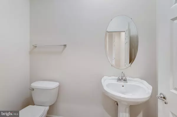 Woodbridge, VA 22191,680 WATERMANS DR #301