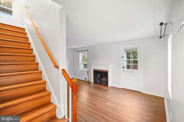 Arlington, VA 22205,1008 N ROOSEVELT ST